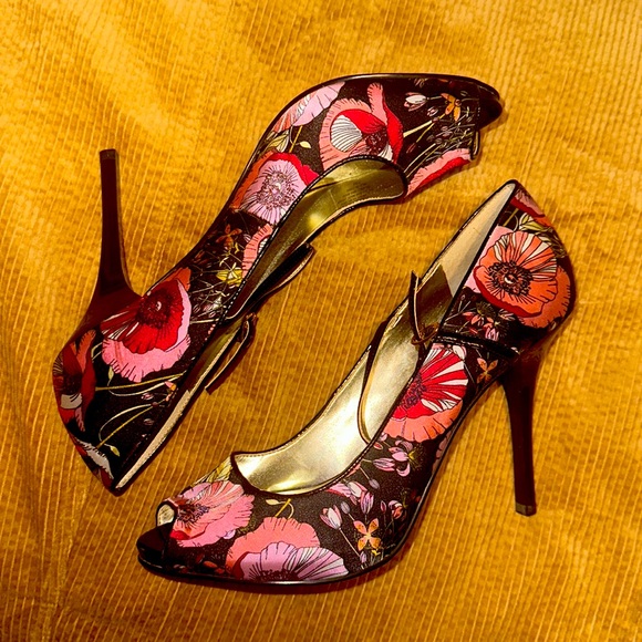 Guess by Marciano Shoes - Botanical print heels patent trim